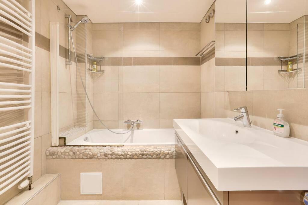 Appartement Spacieux Au Coeur De Страсбург Екстериор снимка